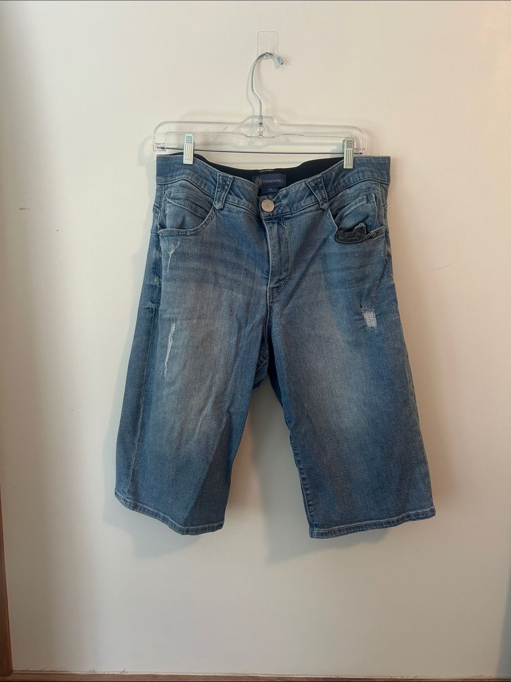 Democracy Ab Solution distressed 5 pocket Bermuda shorts, size 16